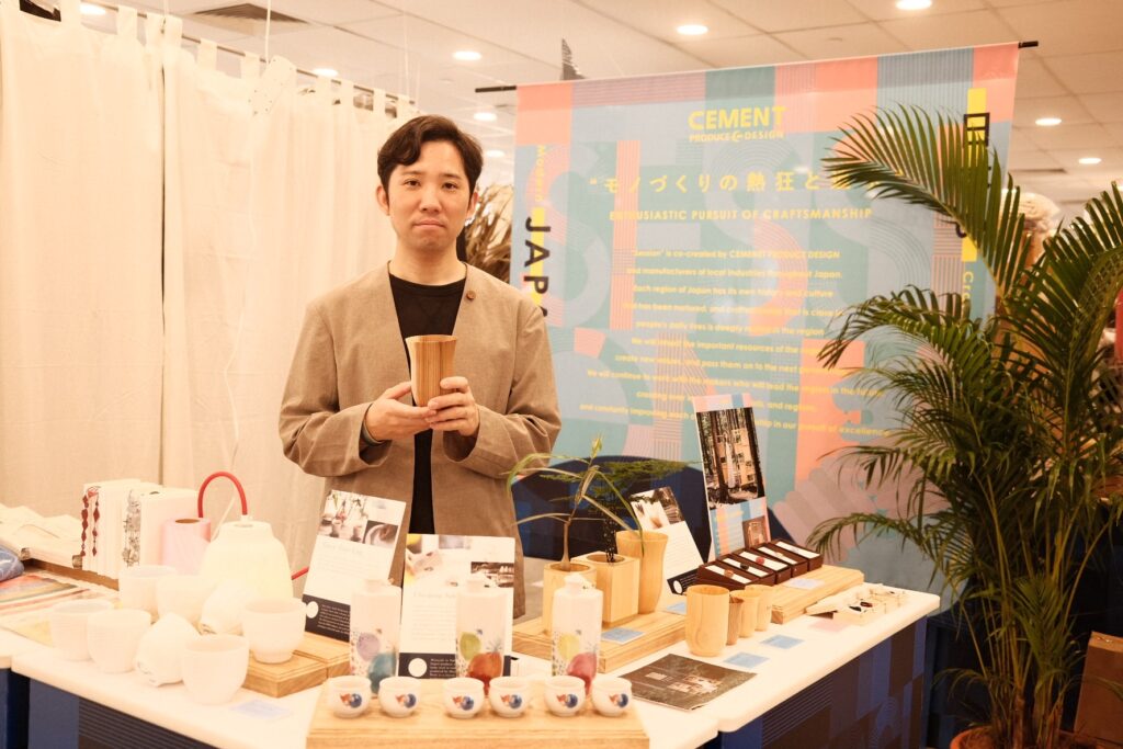 出展中の三嶋さんの様子